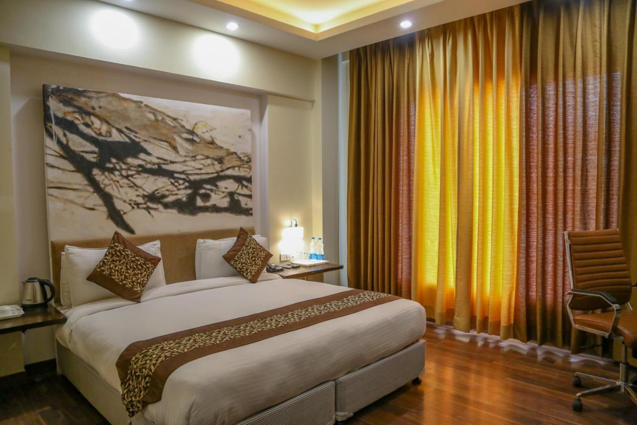 Four Leaf Hotel,Budaun Eksteriør billede